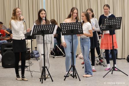 Nepozaben sprejem za bronasto Živo Lavrinc v rodnem Kamniku  (14)